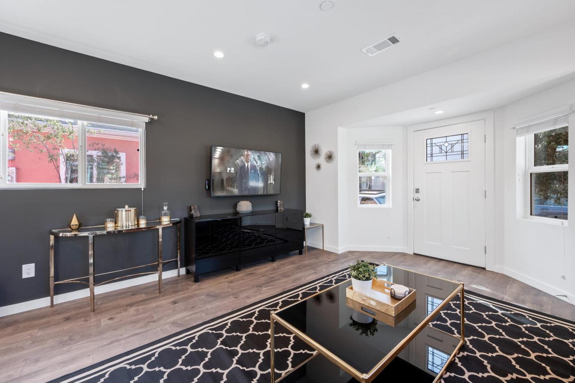 Art Deco By Avantstay 1920S Remodeled Bungalow Open Layout Courtyard Los Angeles Exterior photo